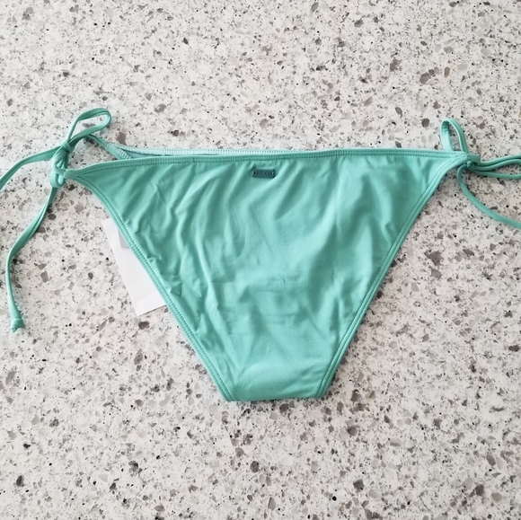 🌷3/$20 Roxy bikini bottoms - Picture 2 of 4
